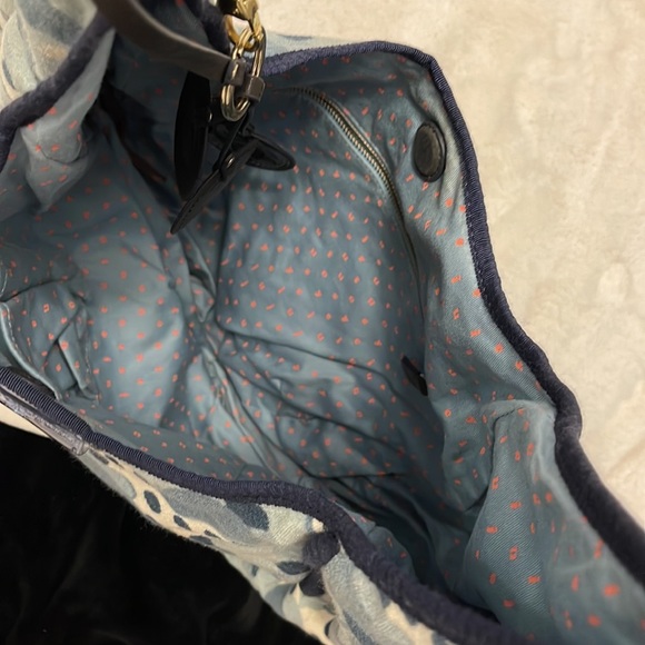 Juicy Couture Shoulder Bag - Picture 3 of 9